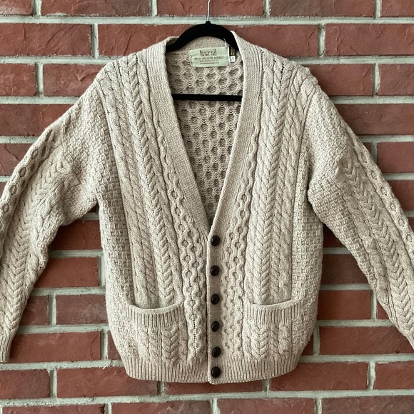 Aran Merino Wool Men’s V-Neck Beige Cardigan Size S  NWOT - Picture 1 of 16